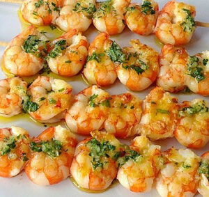 Brochetas de marisco